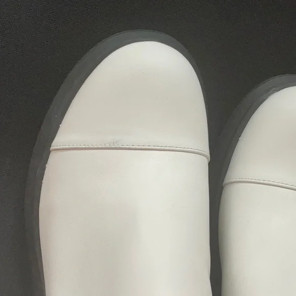 Stuart Weitzman Norah Leather Lug-Sole White Chealsea Boots in Size 10C, NWOB